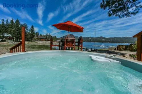 Lakefront Bear Cove - On the Lake - Image 1