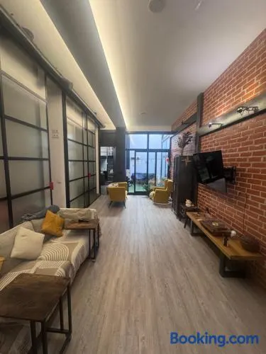 Large Modern Industrial Loft Close to Beaches - Image 1