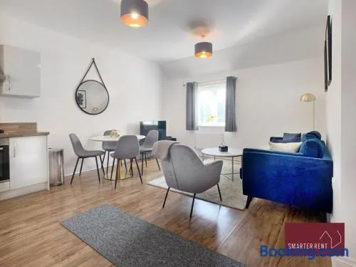 Bracknell - Maisonette Parking 2Bed - Image 1