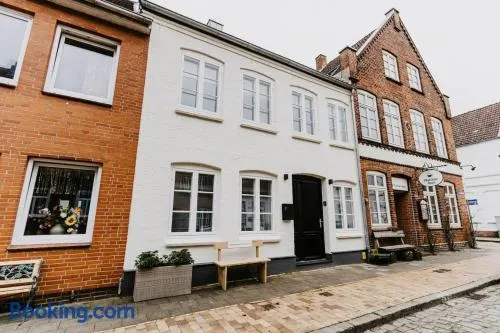 Casa totalmente attrezzata con giardino, sauna e barbecue | Vista sulla città | Adatta per il telelavoro | Ammette animali domestici - Image 1