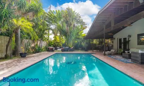 Dreampoolhousemiami - Image 1