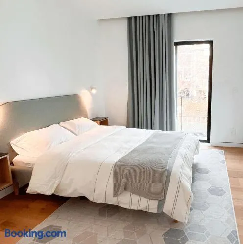 Ample and Cozy Stay in Brooklyn - Image 1