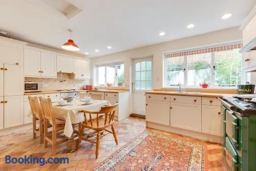 3 Bed in Woodbridge oc-acot - Image 1
