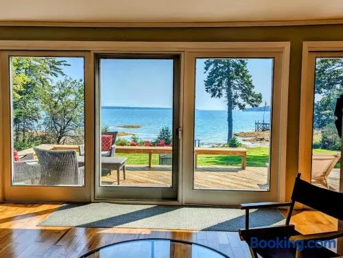 Lone Pine Oceanfront Cottage - Image 1