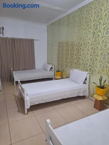 Quarto triplo com banheiro compartilhado - Image 1