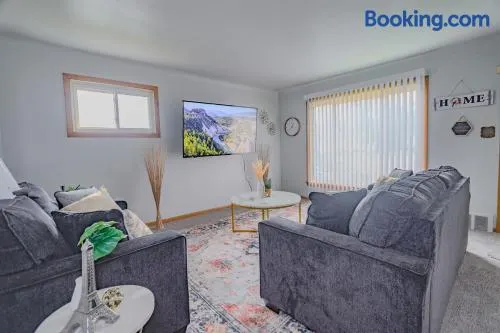 3 bedrooms at Cleveland - Image 1
