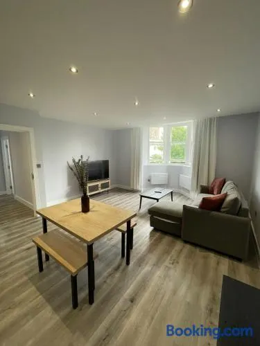 Square Flat - En-Suites - Luxury - 6 Guests - Image 1