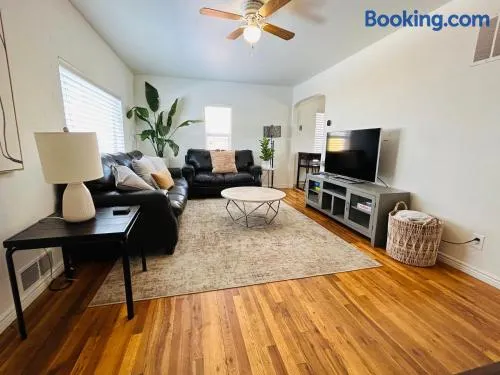 Home Sweet Idahome, feels like home with all the decor you wish you could afford King bed in master, fully fenced dog friendly yard, a few blocks from BSU and downtown Boise, Your perfect stay! - Image 1