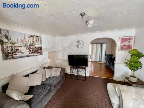 Bull Double bed in shared house - Image 1