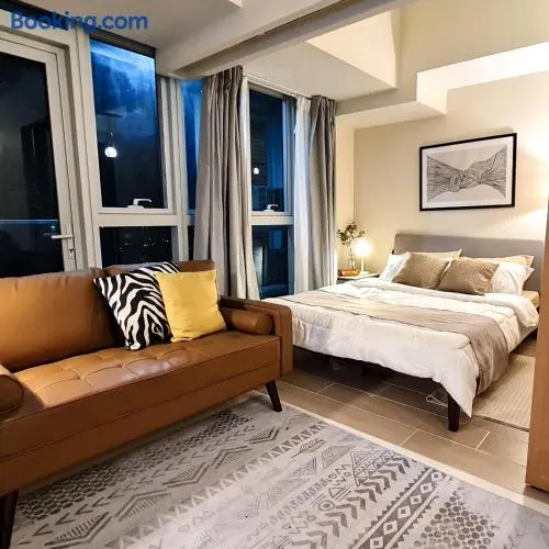 Luxe Bonifacio Global City Taguig Uptown Condo Hotel 1 BR Suite - Image 1