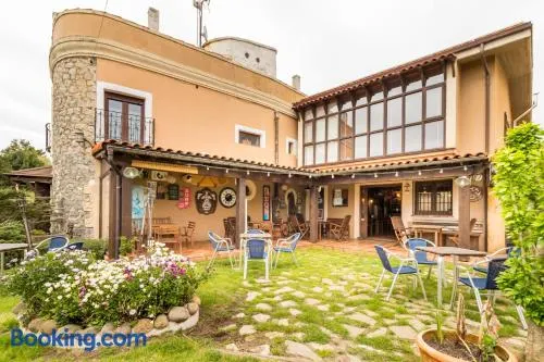 Chambre d'hôtes avec jardin, terrasse et internet haut débit | Vue jardin - Image 1