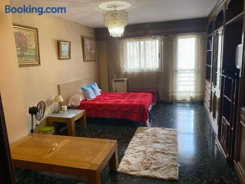Habitación central en piso compartido en valencia - Image 1