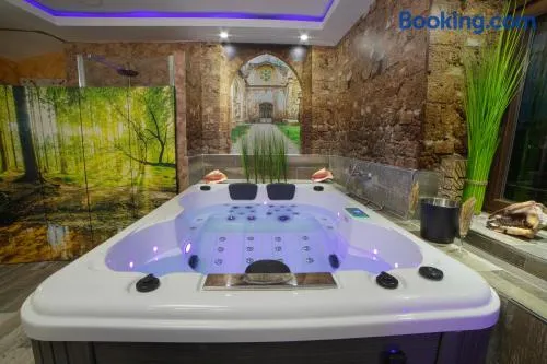 LA VEGUILLA DELUXE JACUZZi - Image 1