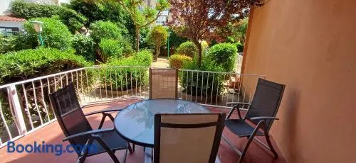Apartamento céntrico con amplia terraza en L'Estartit - Parking incluido - Image 1