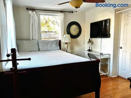 Aloha Homestay Falls Church - Image 1