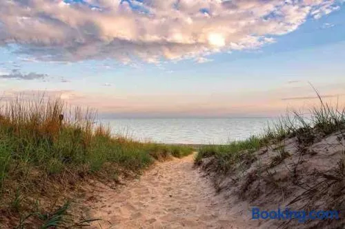 Blue Birdhouse - Indiana Dunes - Pet Friendly - Image 1