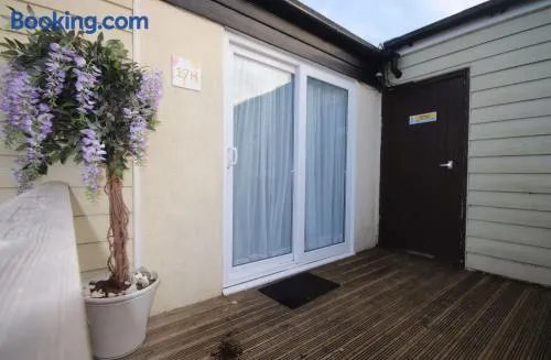 17H Medmerry Park 2 Bedroom Chalet - Image 1