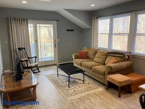 Cozy Apartment Centrally Located in Southbury - Image 1
