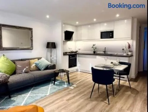 Sea View Apartment Poole Quay - FREE Parking - Image 1