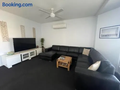 South Hedland 3x1 Comfy and Spacious Accommodation. - Image 1