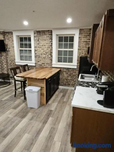 Modern 1BR Apartment in GREAT Location Unit 203 - Image 1