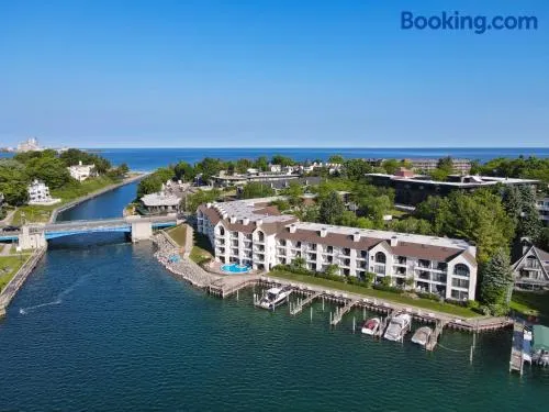 115 Edgewater Inn - Image 1
