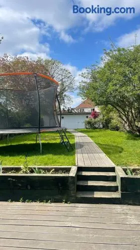 Great space with garden and parking - Image 1