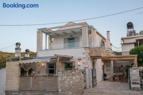 Ontas Villa Loutraki Platanias - Image 1
