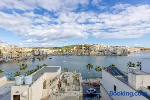 Penthouse, Seaview, Beautiful 2BR Apt 4 - Image 1