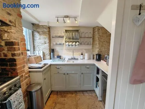 Wishbone Cottage In The Cotswolds - Image 1