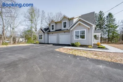 Group-Friendly 10BR Townhouse, Best Area in Bloomfield - Image 1