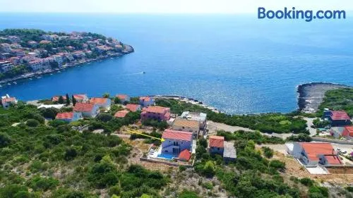 Cozy Sea View House with Pool - Image 1