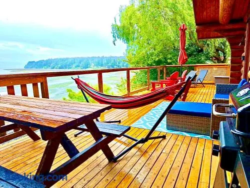 The Beach House Texada - Gillies Bay Favourite Cabin - Image 1
