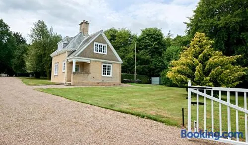 Secluded holiday cottage near the Wolds Way - Image 1