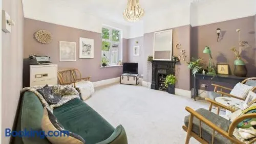 Large Boldmere 3BR Home with Parking Ideal for Families, Contractors & Groups - Image 1