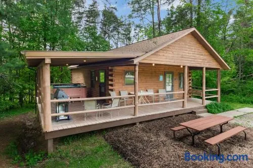 Close to parks, Hot Tub & Fire Pit, Onsite Trails - Image 1