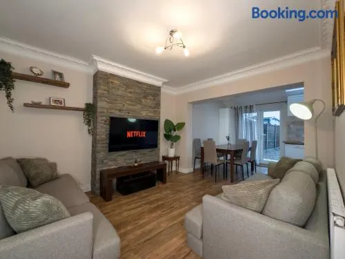 Cosy Home By Wembley Stadium - Image 1