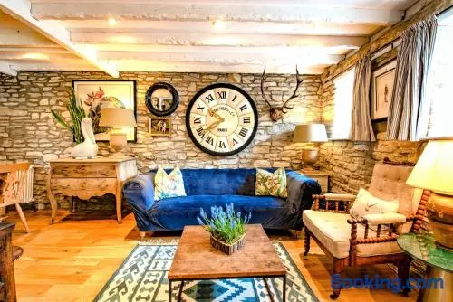 Cosy Little Hyde Cottage, Swanage - Image 1