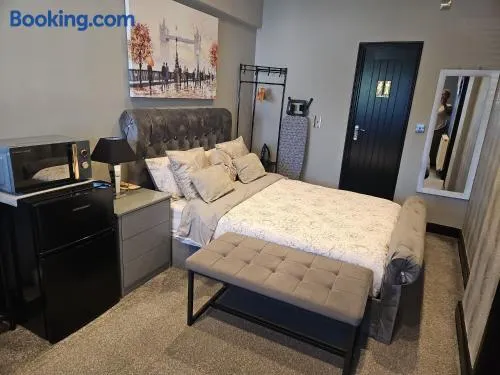 Luxury Room In Dudley - Image 1