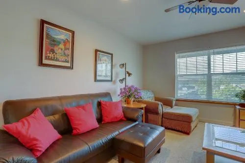 13 Lodge - Image 1