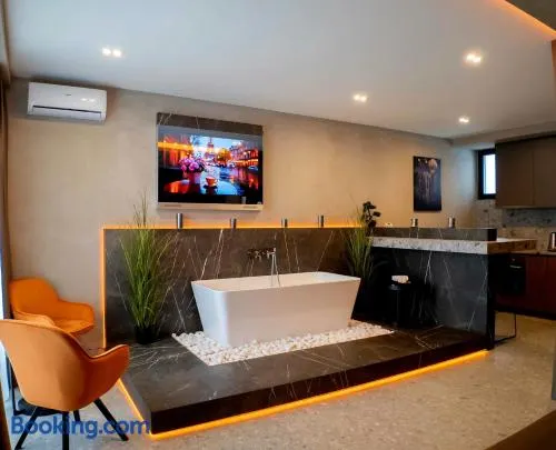 Boutique Moonlight Apartment - Image 1