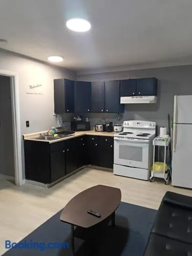 Cosy single-level home with laundry and parking - Image 1