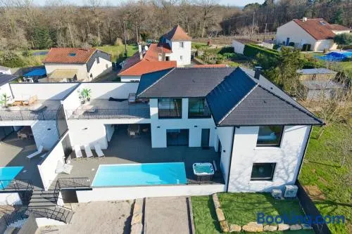 BELLEVUE 2, piscine, jacuzzi, sauna - Image 1