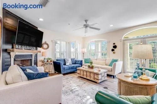 Second Floor Condo with Shared Pool High-Speed WiFi Washer&Dryer & Central AC - Image 1