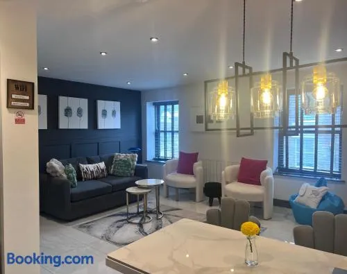 The Penthouse Luxury Central Apartment - Image 1
