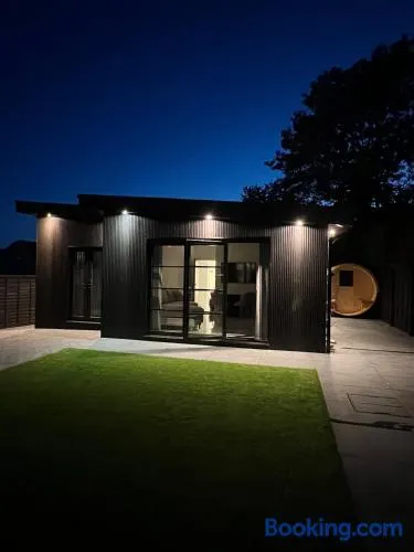 Luxury and modern living with sauna and hot tub - Image 1