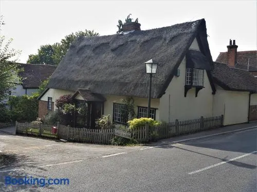 Beautiful Cottage opposite Hedingham Castle! - Image 1