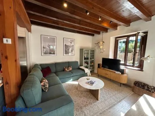 Chalet con encanto Jardín y Parking Privado - Image 1