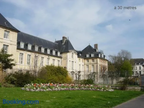 Quiet and Spacious 80m2 Flat Near Historic Center and Quays - Image 1