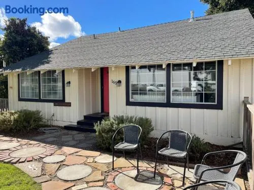 Den Street Cottage - Image 1